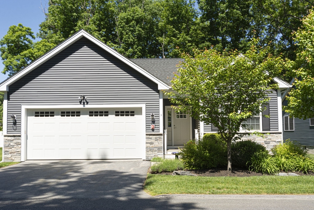 5 Abby Ln #5 in Shrewsbury