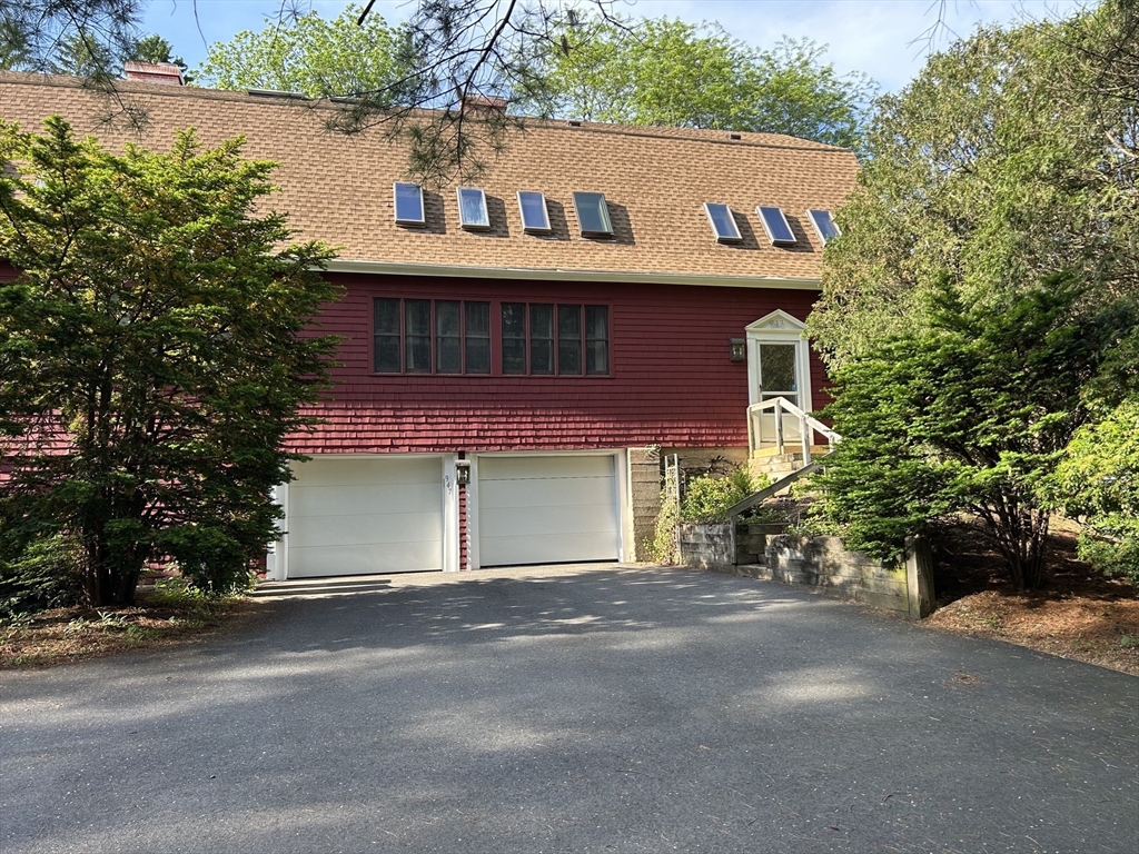 947 Pleasent St #947 in Framingham