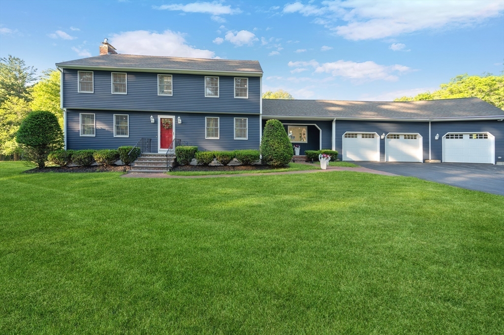 11 Lawndale Rd in Tyngsboro