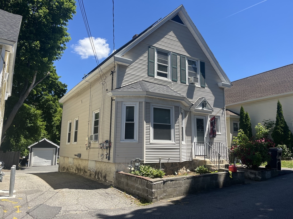 7 Goldsmith Ct in Methuen