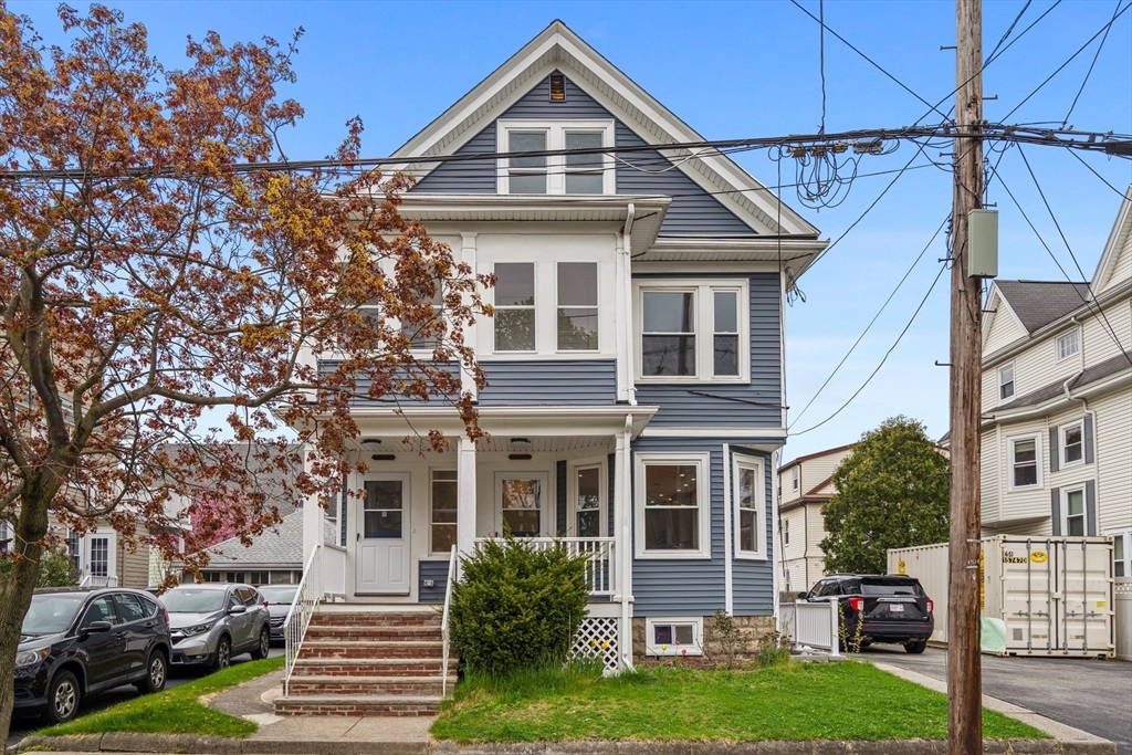 33 Farragut Ave in Medford