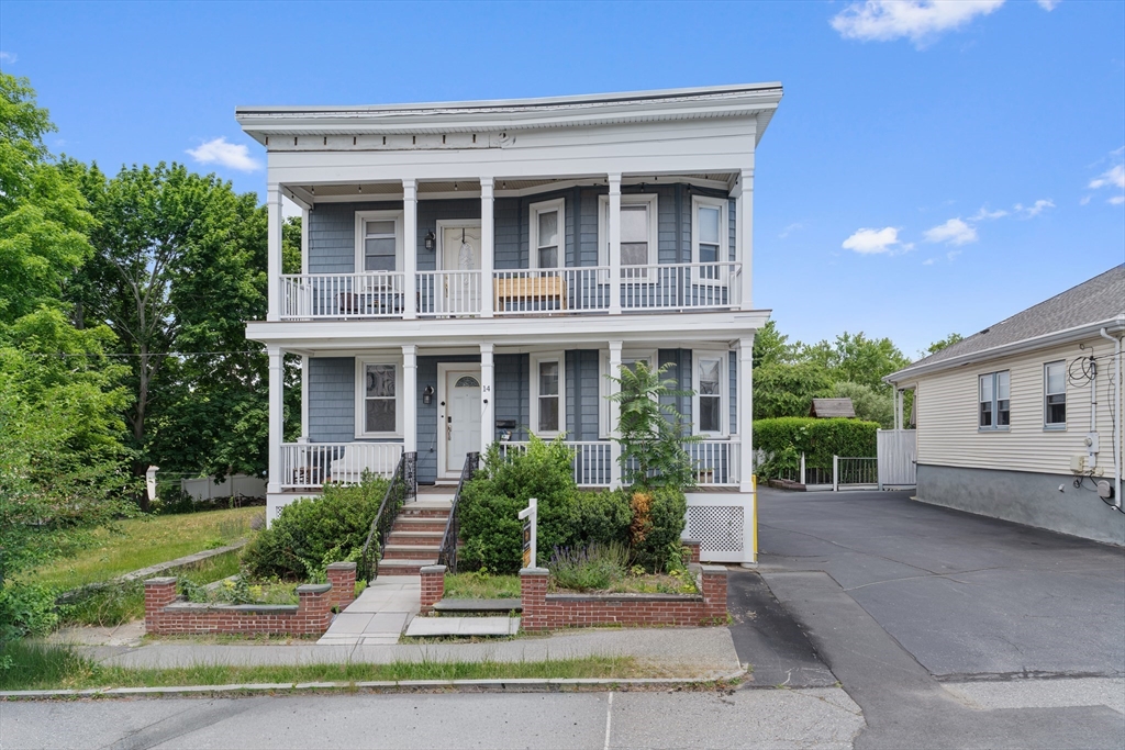 14 Columbia Rd in Wakefield