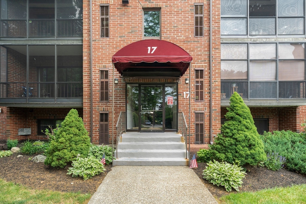 221 Oak #17-12 in Brockton