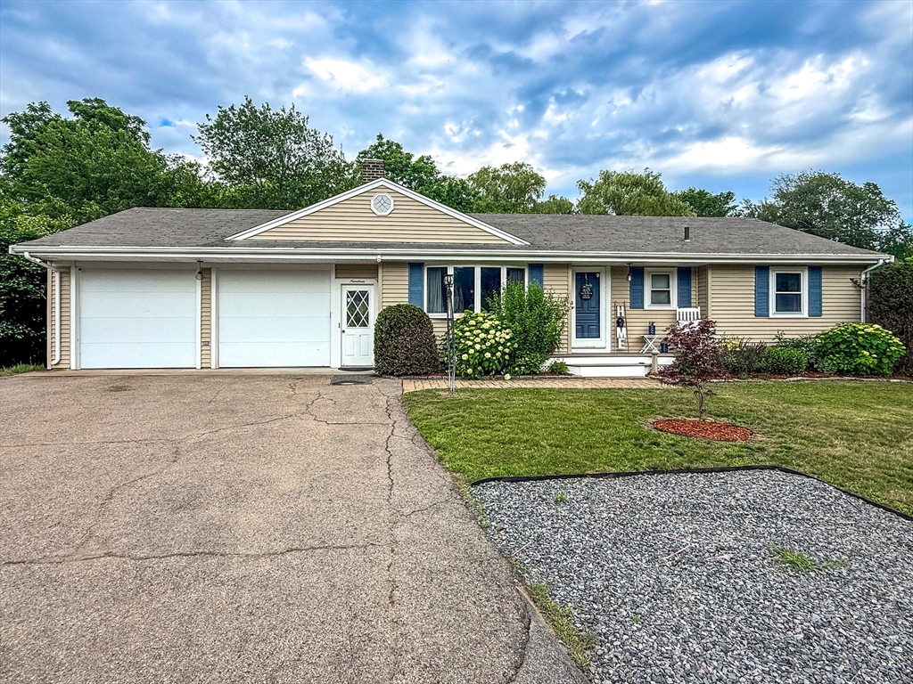 19 Hawthorne Rd in Ashland
