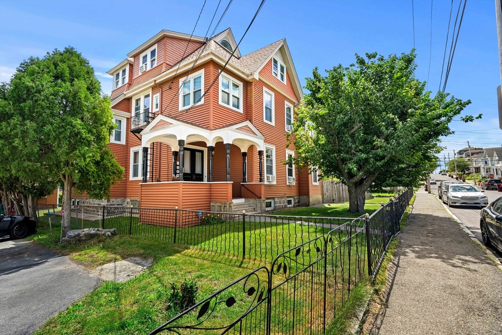 52 Mount Washington St in Lowell