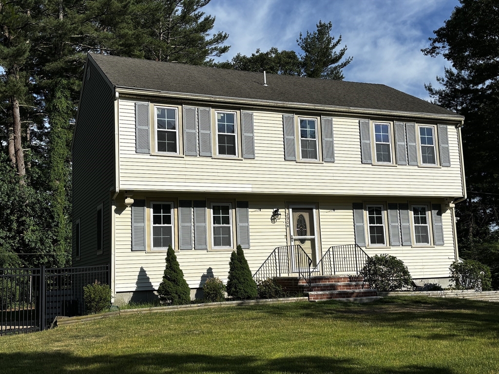 290 Center St in Pembroke