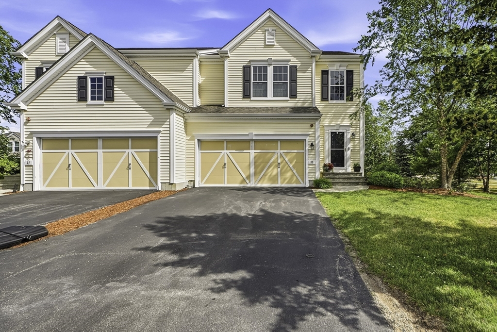 39 Frostpane Ln #39 in Hopkinton