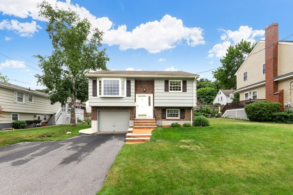 4 Rossmore Rd in Lynnfield
