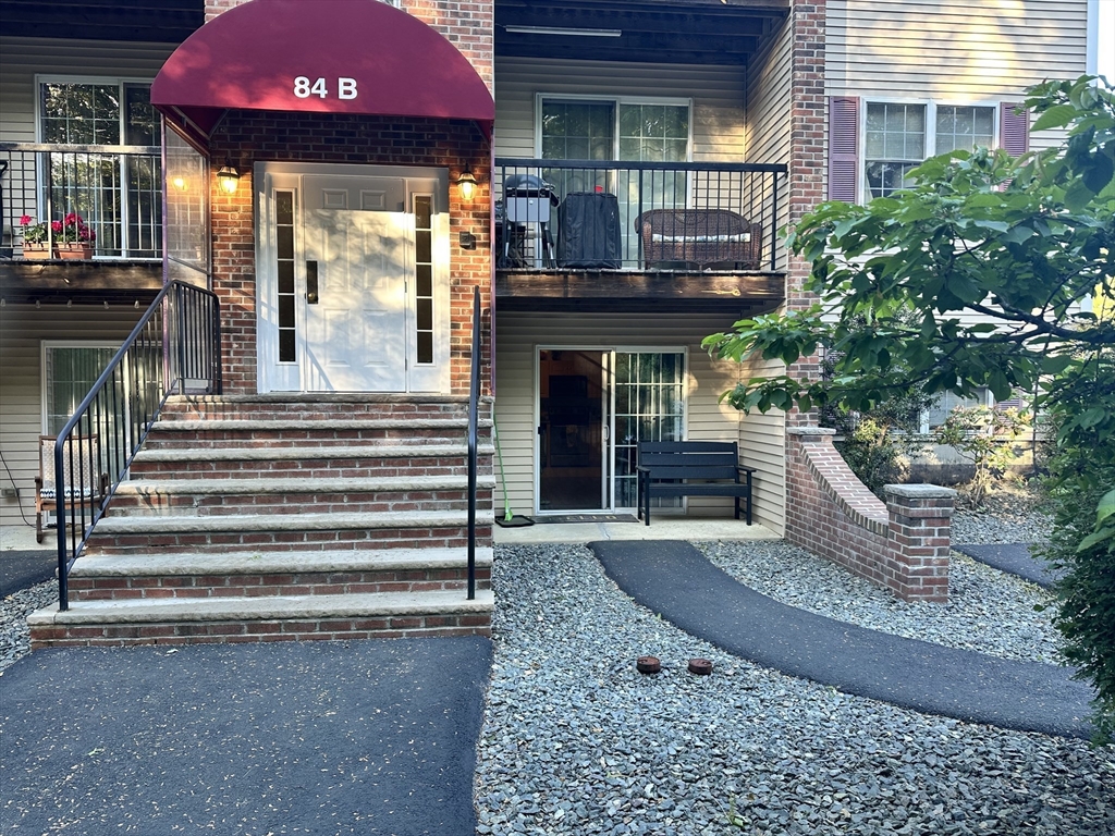 84 Cocasset St #B2 in Foxboro