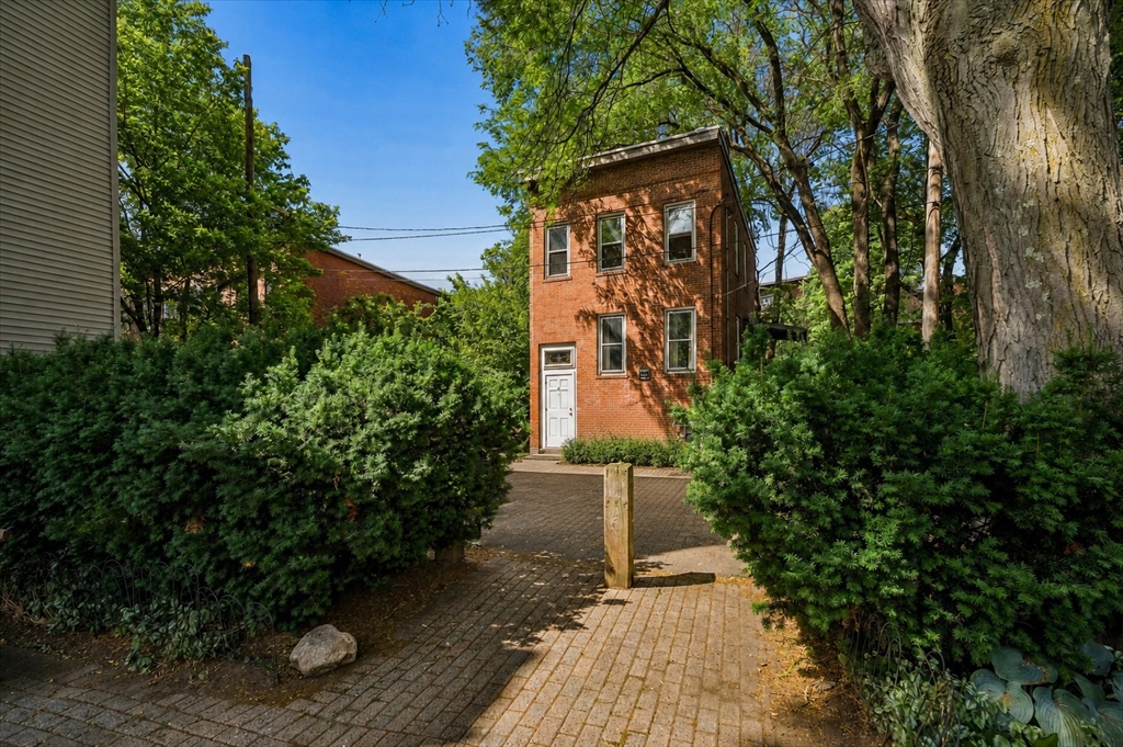 10 Eldridge Pl in Chelsea