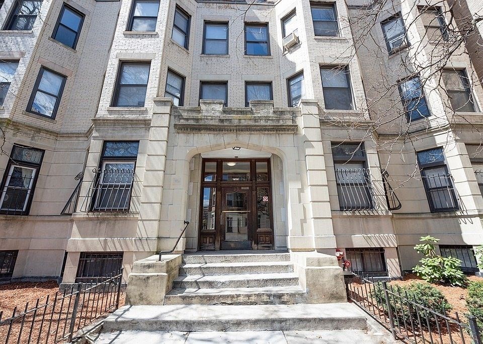 39 Hemenway Street #09 in Boston