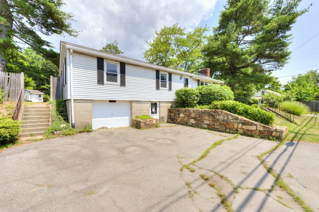 131 Hartford Tpke in Shrewsbury