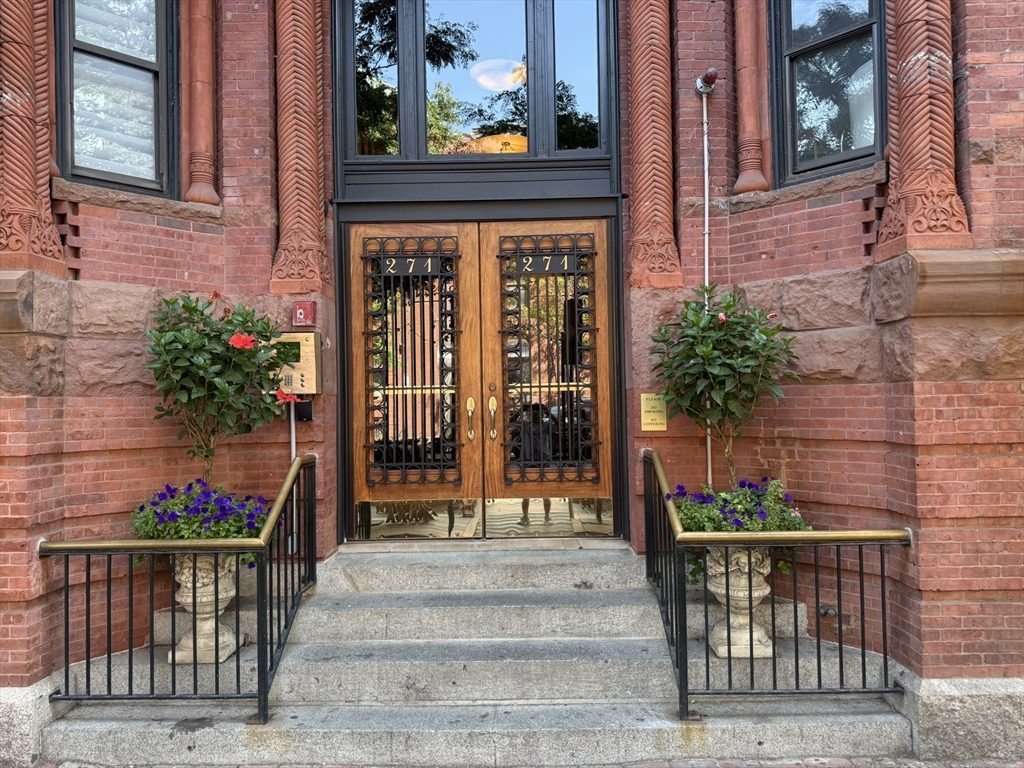 271 Dartmouth Street #2F in Boston