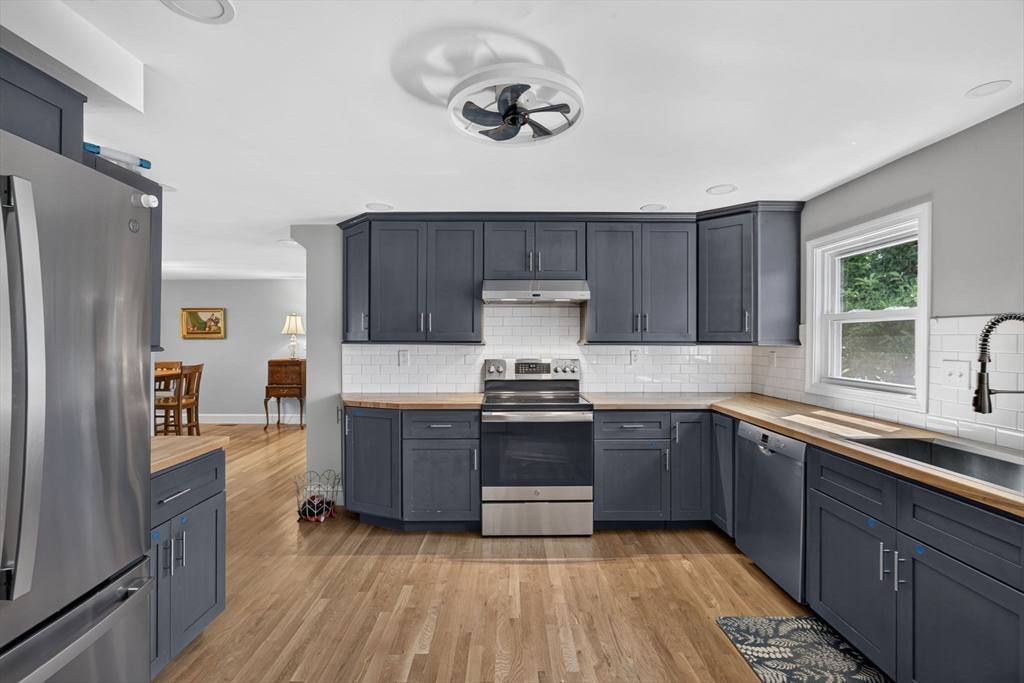 17 Rockwood Ln in Lawrence
