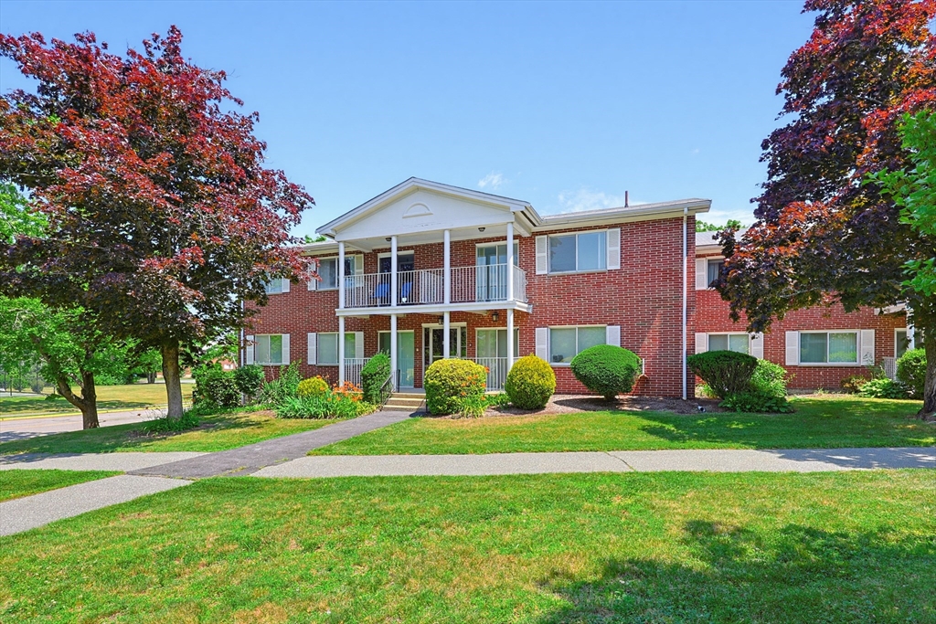 31 Bayberry Dr #4 in Sharon
