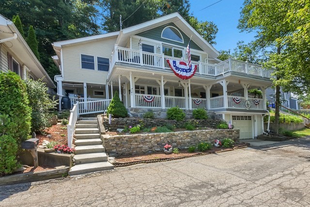 49 Lakeview Ave in Bellingham