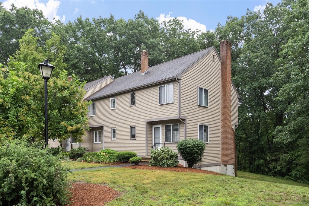 119 Cortland Cir #119 in Leominster