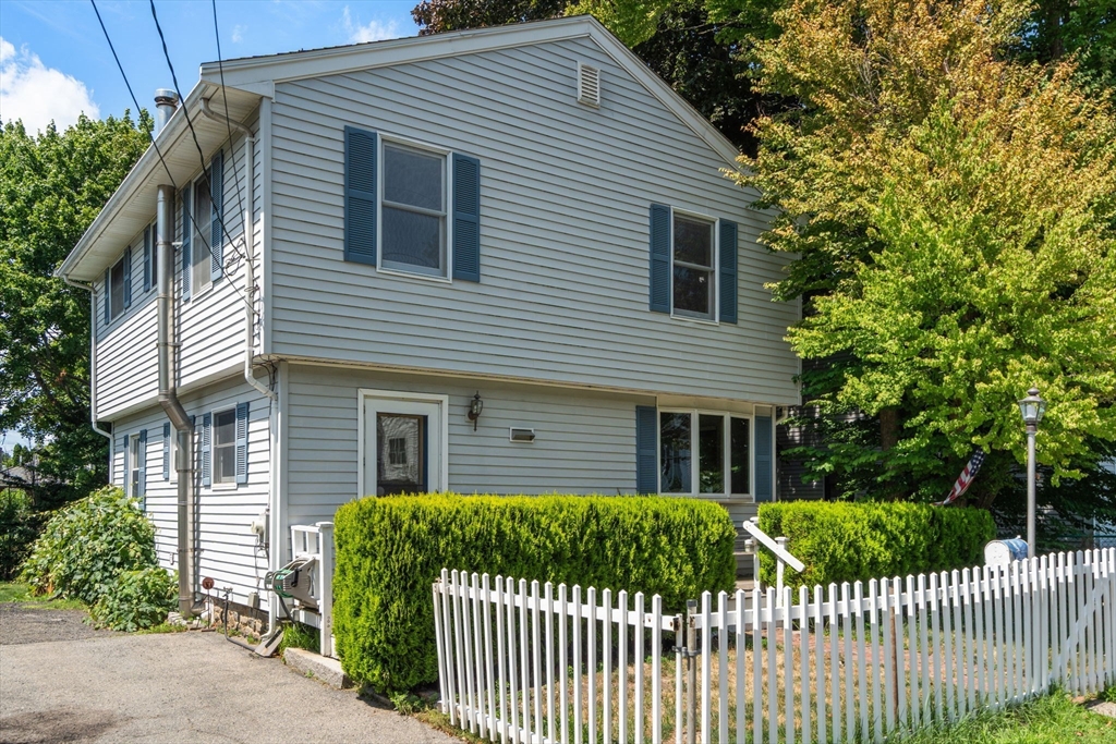 28 Pleasant St in Rockport