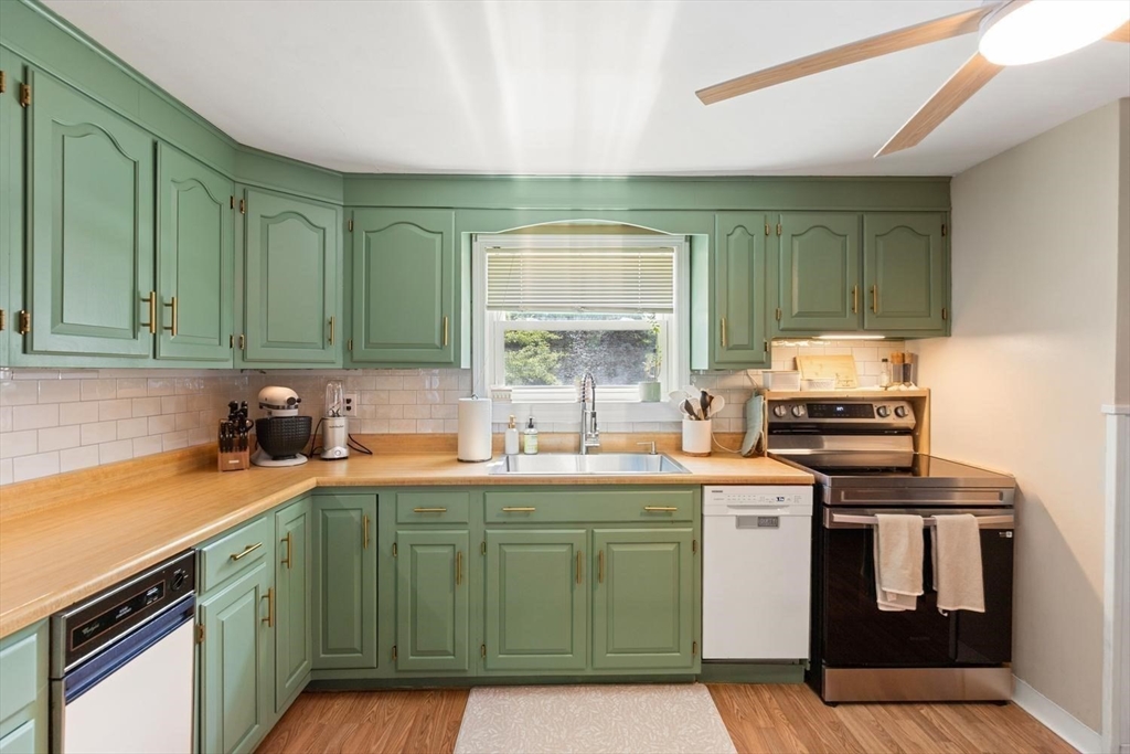 1569 Main St in Tewksbury