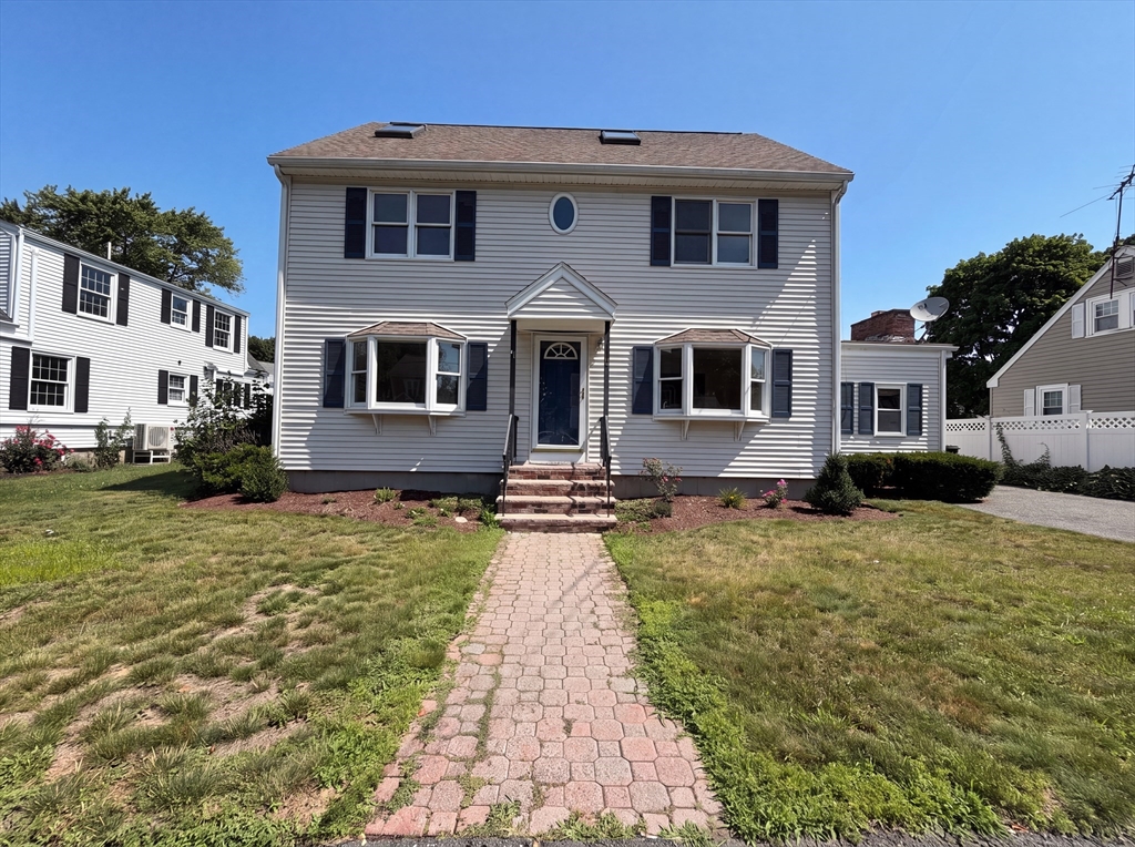 4 Macarthur Cir in Peabody