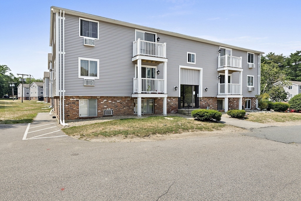 8 Royal Dane Dr #65 in Marshfield