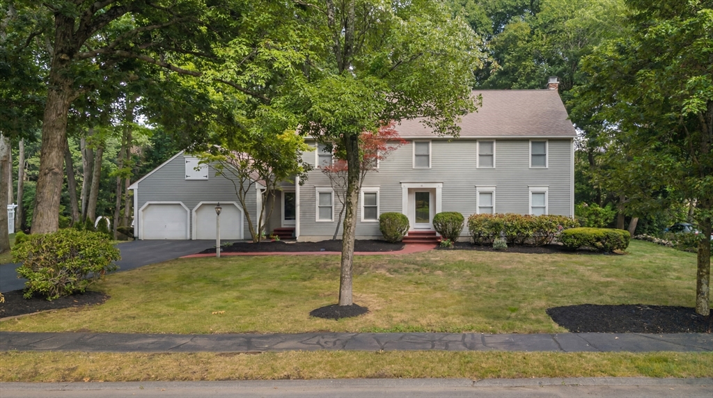 16 Dartmoor Dr in Shrewsbury