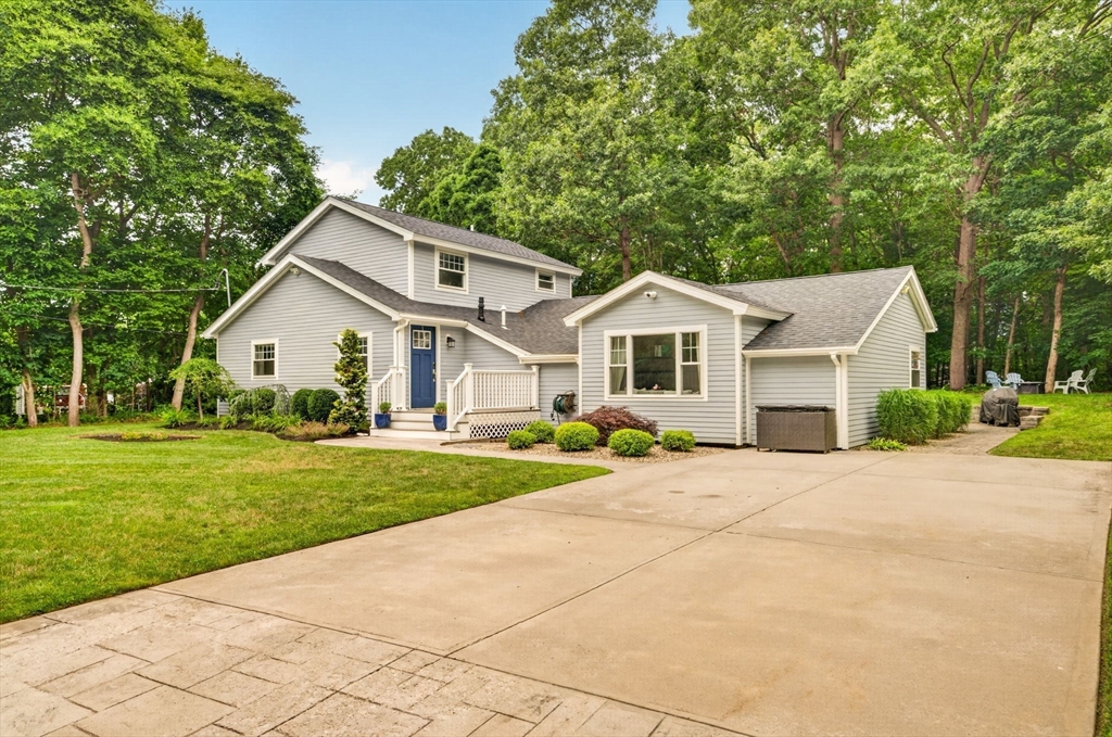 6 Ida Way in Assonet