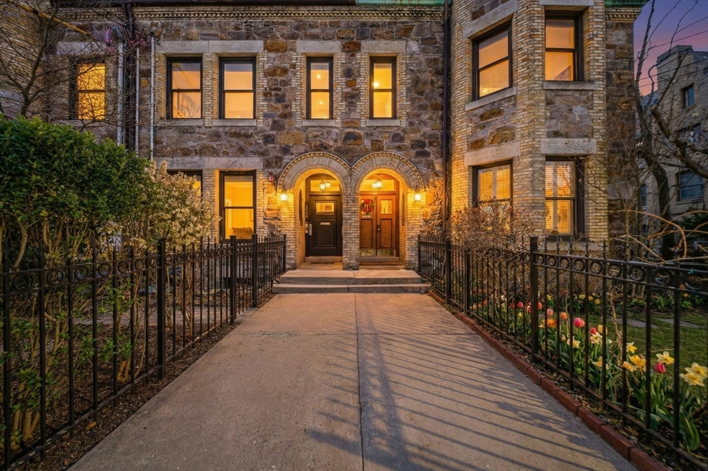 324 Tappan #PH in Brookline