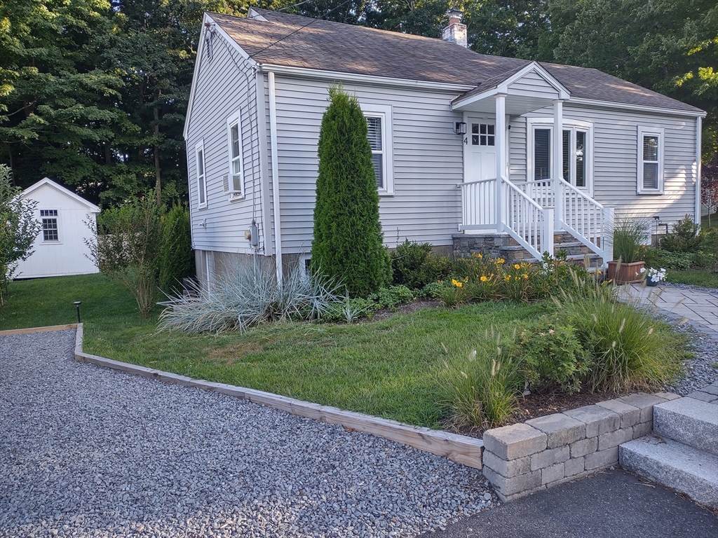 4 Glenwood Ave in Foxboro