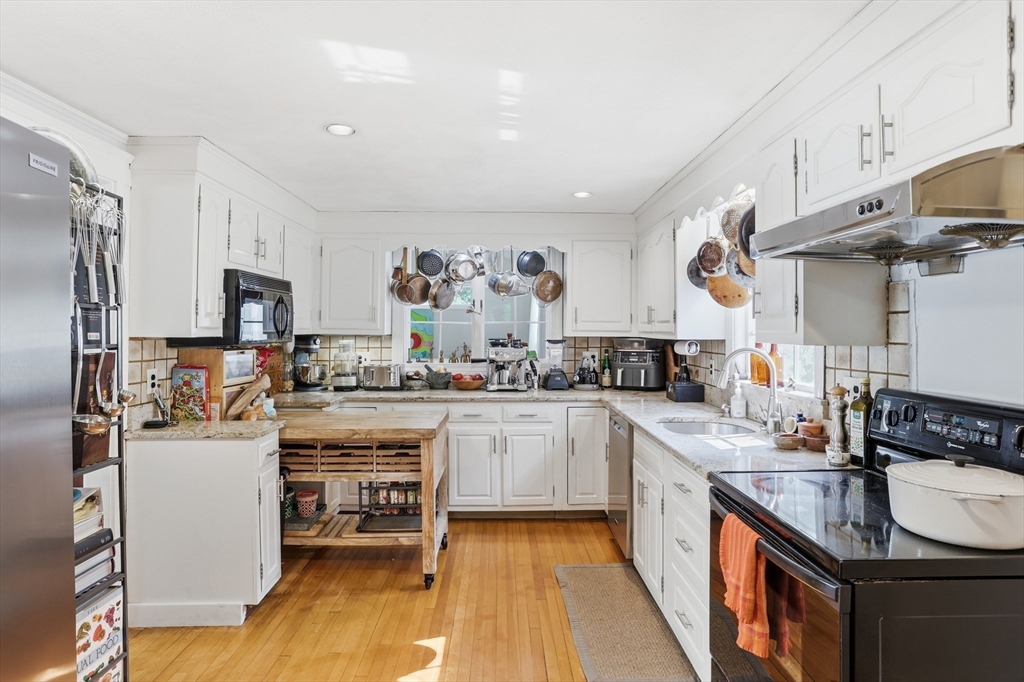 112 Sherwood Rd in Medford