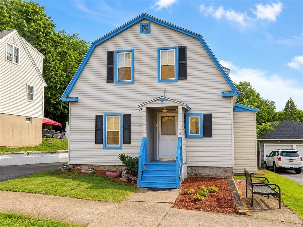 89 Sayles St in Lowell