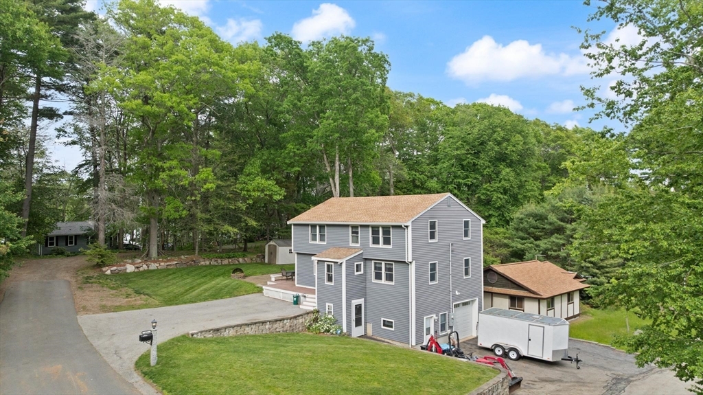 175 Lake Shore Ave in South Hamilton