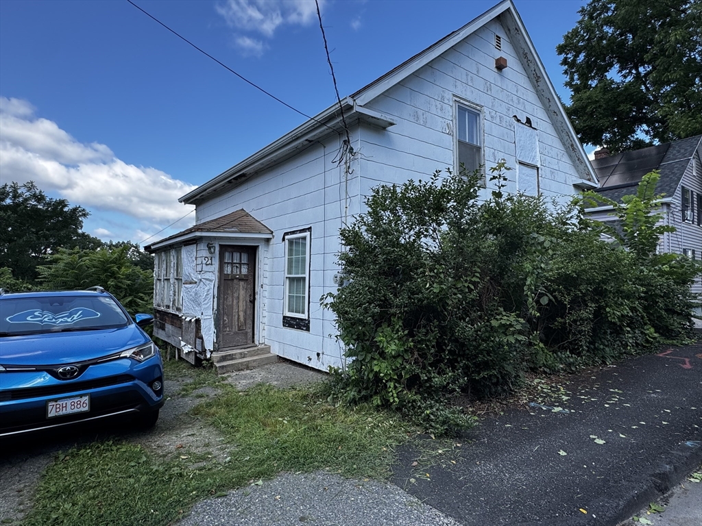 21 Dryden st in Worcester