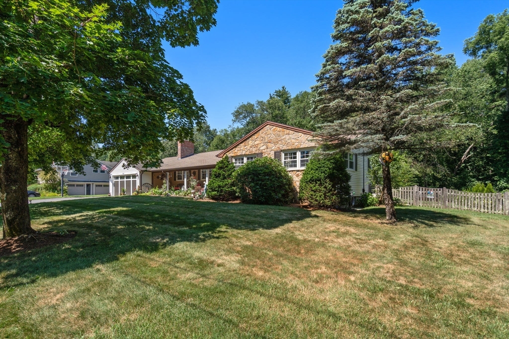16 Burbank Lane in Lancaster