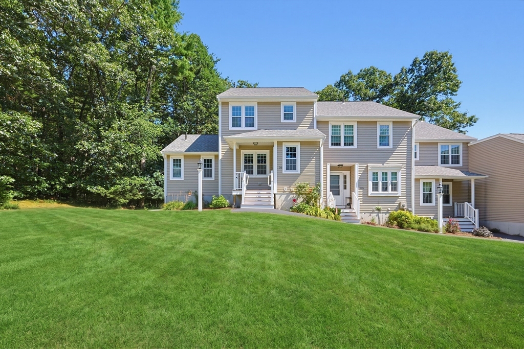 206 Laurelwood Dr #206 in Hopedale