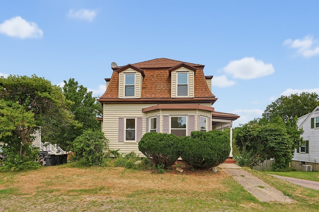 358 W Main St in Avon