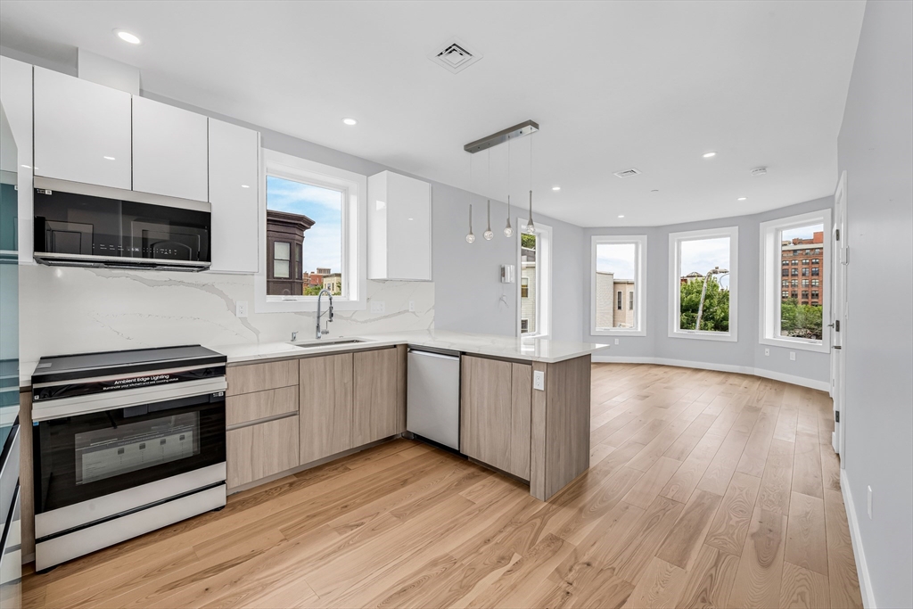 181 Maverick #PH in Boston