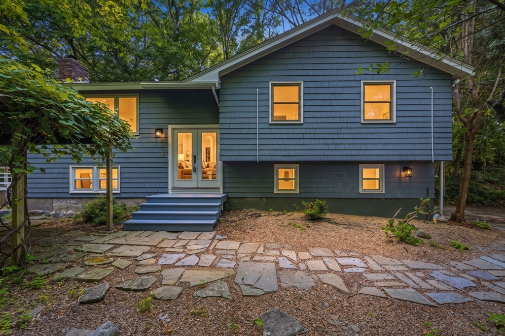 7 Hillcrest Dr in Acton