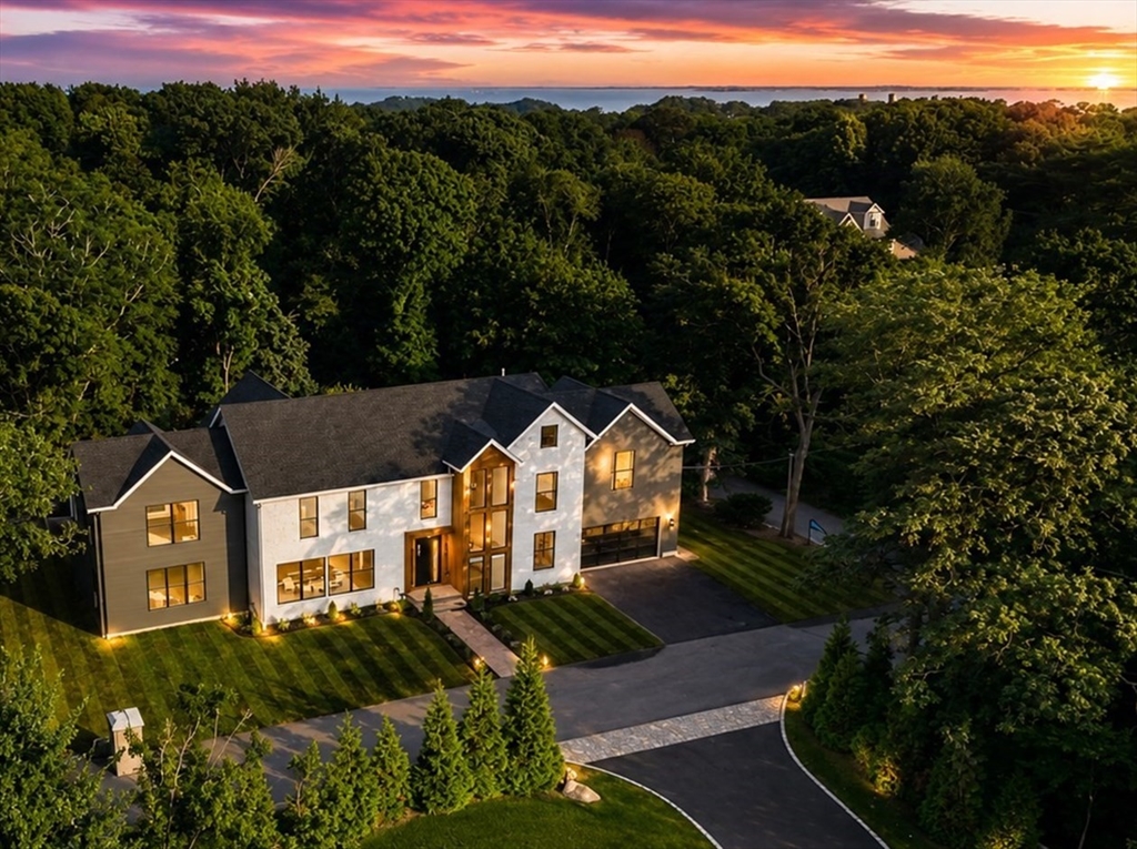 43 Pleasant St in Nahant