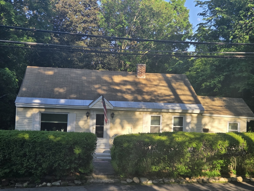 242 Pleasant Street in Leominster