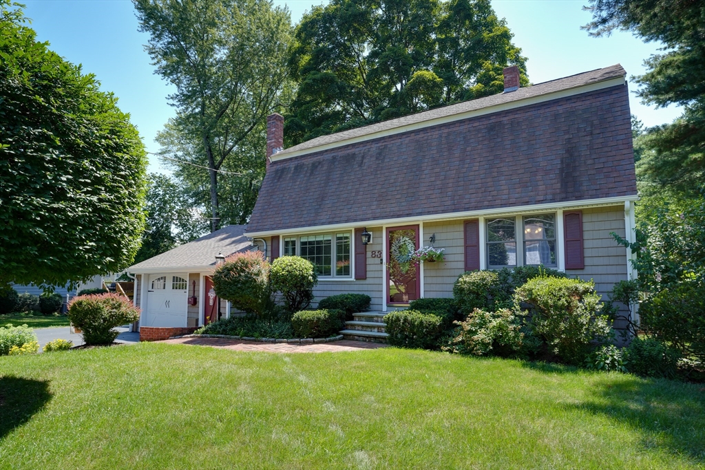 83 Crestwood Dr in Northborough