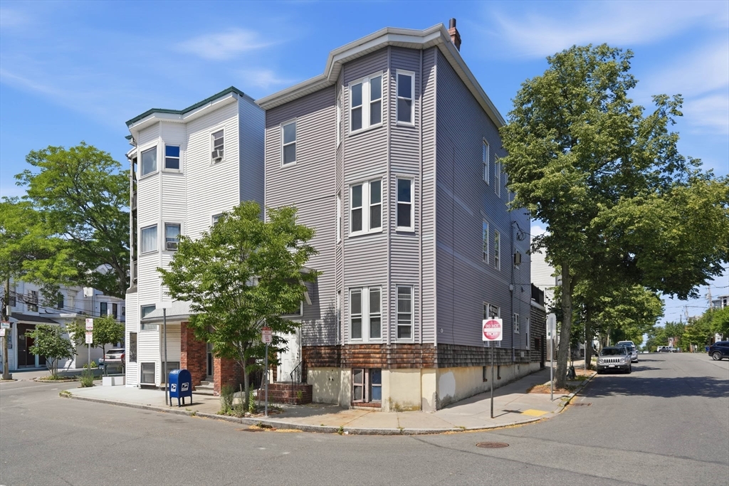 487-489 Sumner Street #1 in Boston