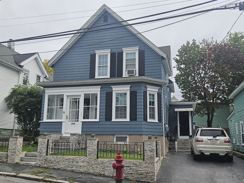 35 Farmland Rd in Lowell