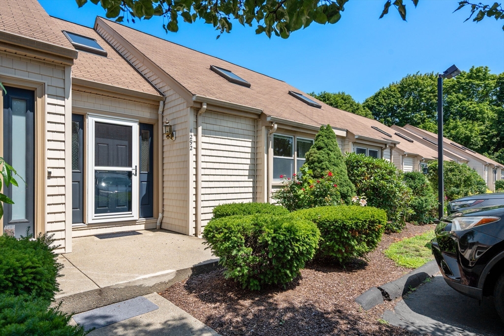 1292 Commercial St #1292 in East Weymouth