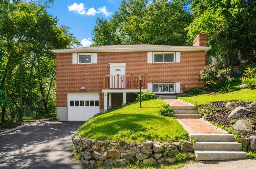 15 Oak Road in Waltham