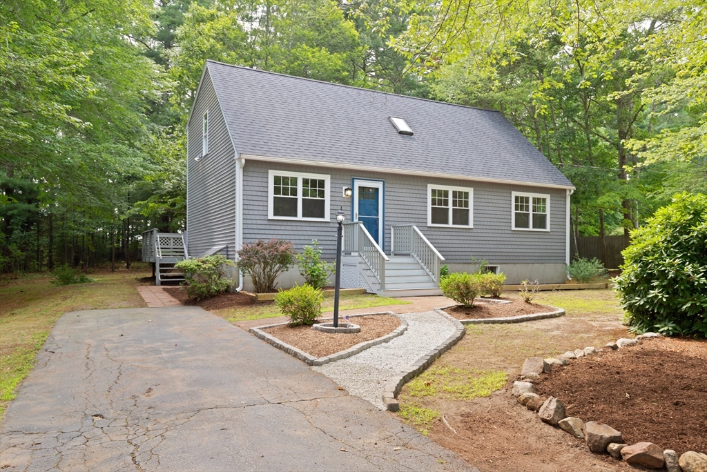 18 Great Meadow Dr in Carver