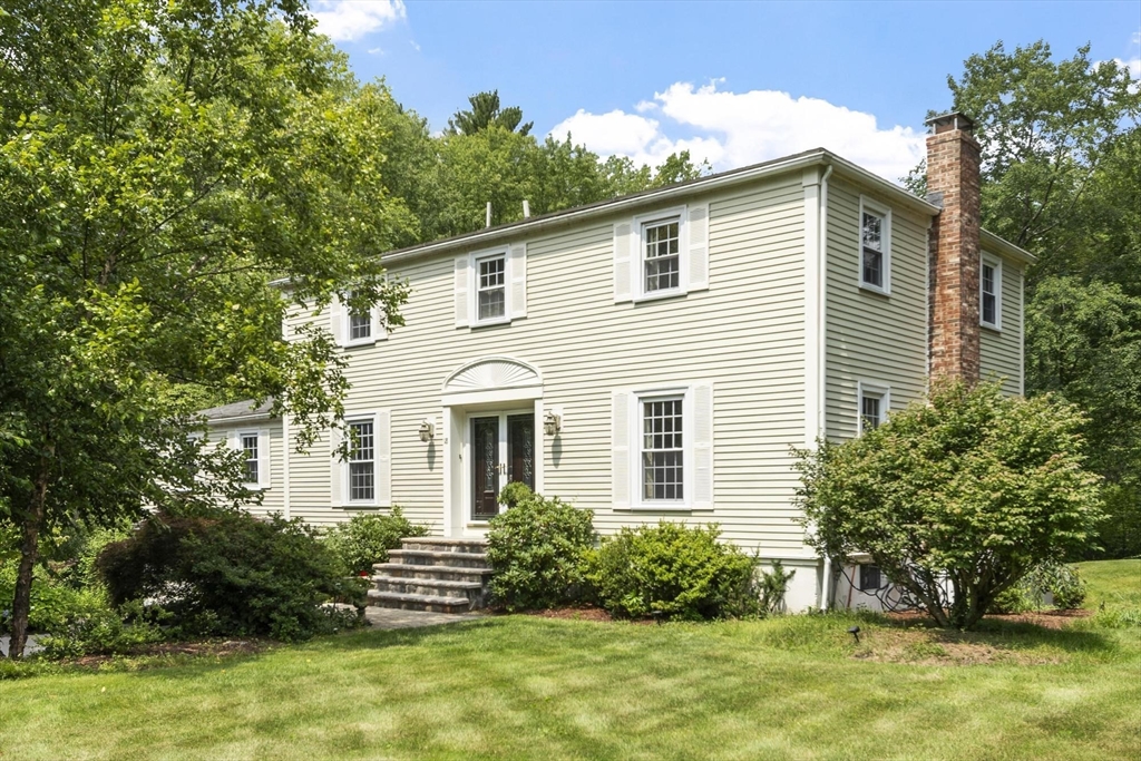 18 Farrwood Dr in Andover