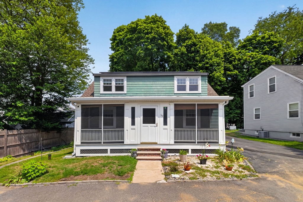 19 Springvale Ln in Lynn