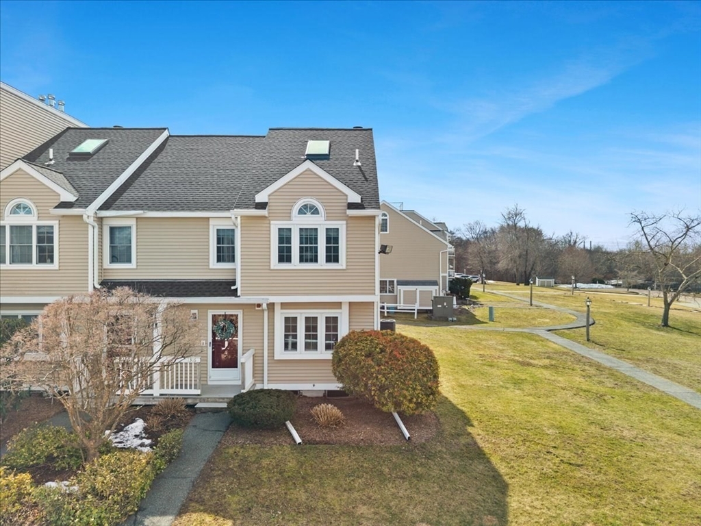 1316 Carriage Ln #1316 in Taunton
