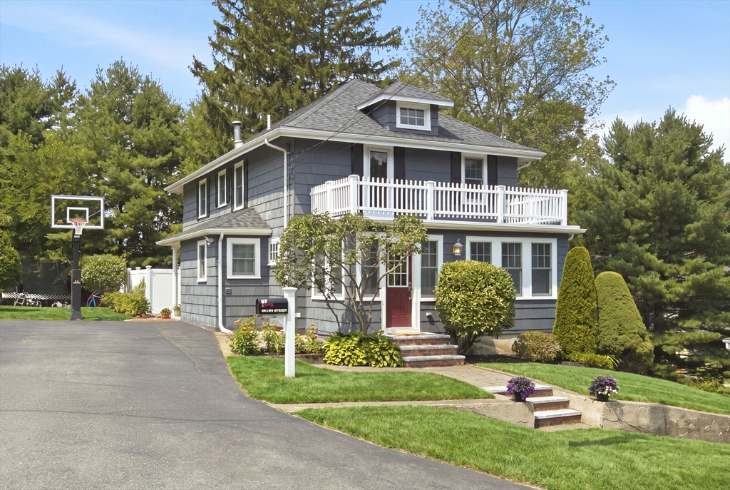 37 Grand St in Canton